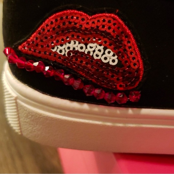 Like New Betsy Johnson Whimsical & Fun Rock & Roll Infused Slip-Ons w Bling! 8M - Picture 3 of 6